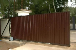 Откатные ворота из профнастила коричневые